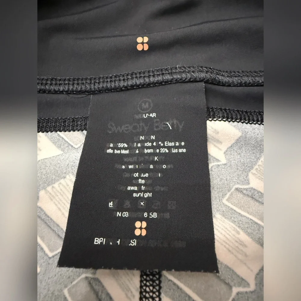 Sweaty Betty Zero Gravity Leggings - Black and Gray Geometric - M